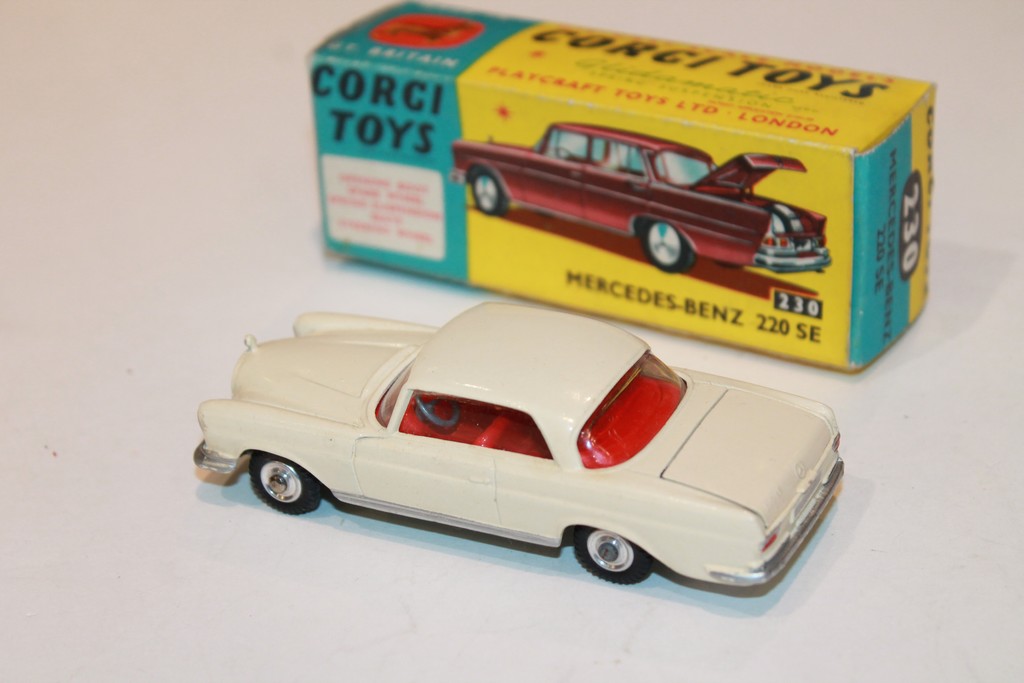 MERCEDES BENZ 220 SE BLANCHE CORGI TOYS 1/43°
