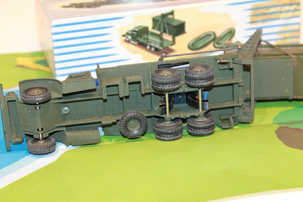 CAMION MILITAIRE BROCKWAY AVEC PONT DE BATEAUX DINKY TOYS 1/43°