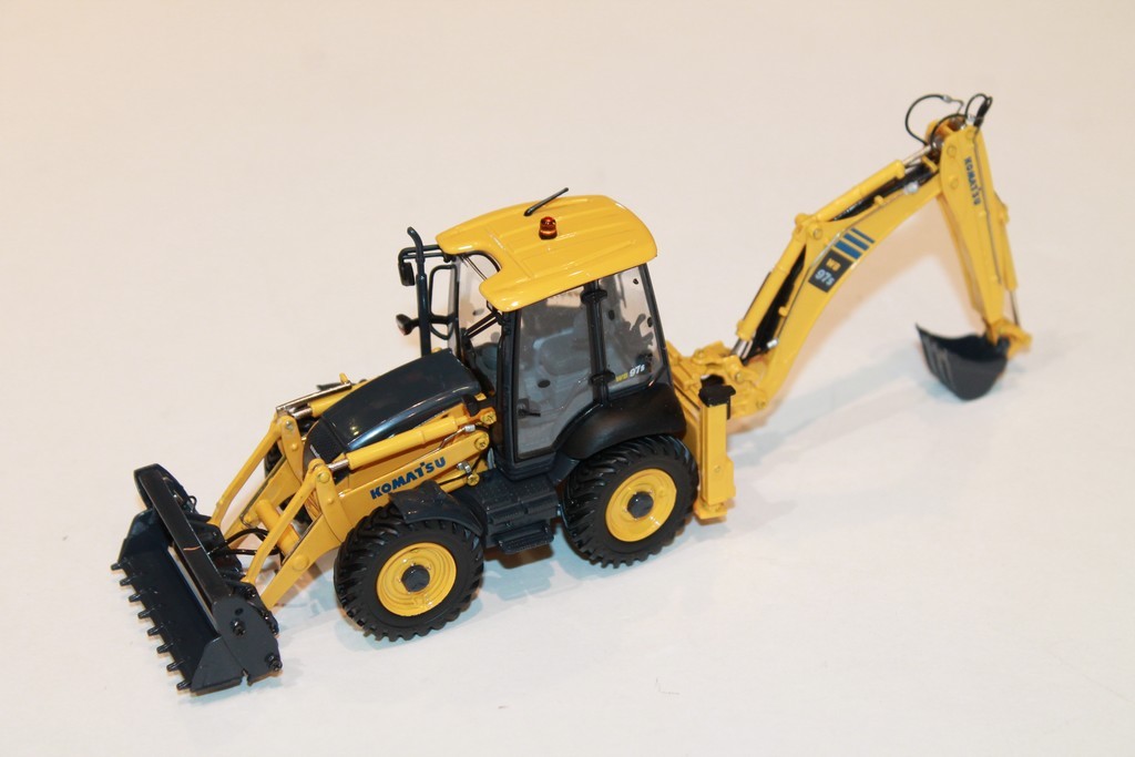 KOMATSU WB97S-8 CHARGEUSE PELLETEUSE UNIVERSAL HOBBIES 1/50°