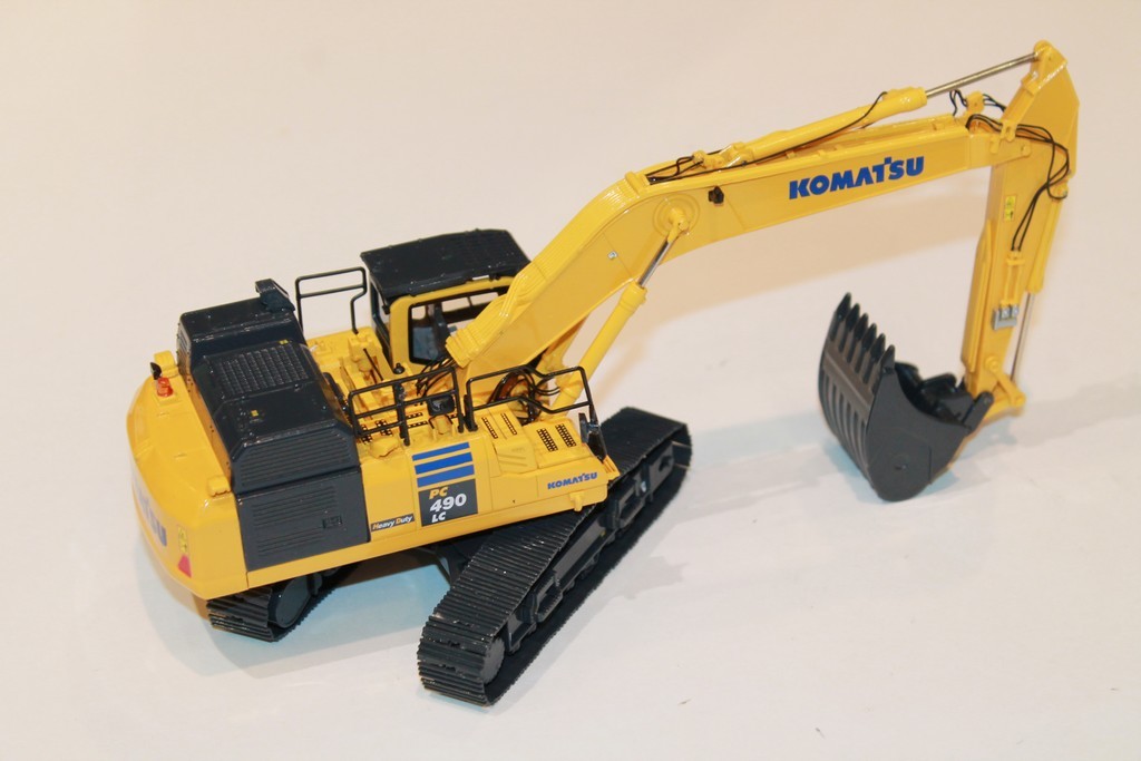 KOMATSU PC490LC-11 PELLE HYDRAULIQUE UNIVERSAL HOBBIES 1/50°