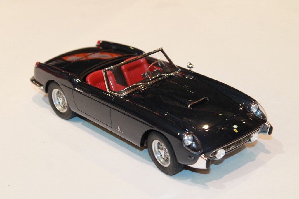 FERRARI 250 GT CABRIOLET BLEU 1957 MATRIX 1/18°
