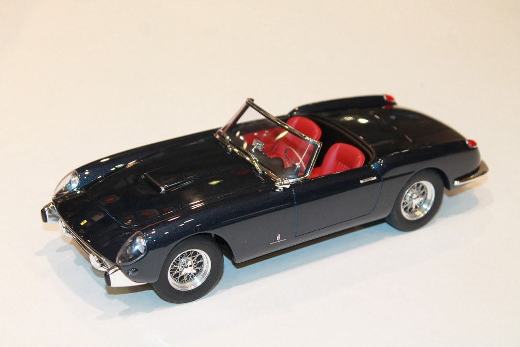 FERRARI 250 GT CABRIOLET BLEU 1957 MATRIX 1/18°