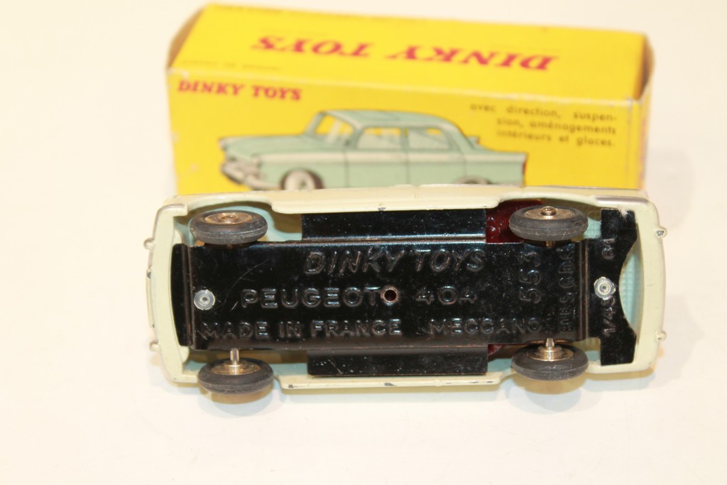 PEUGEOT 404 BLANCHE DINKY TOYS 1/43°