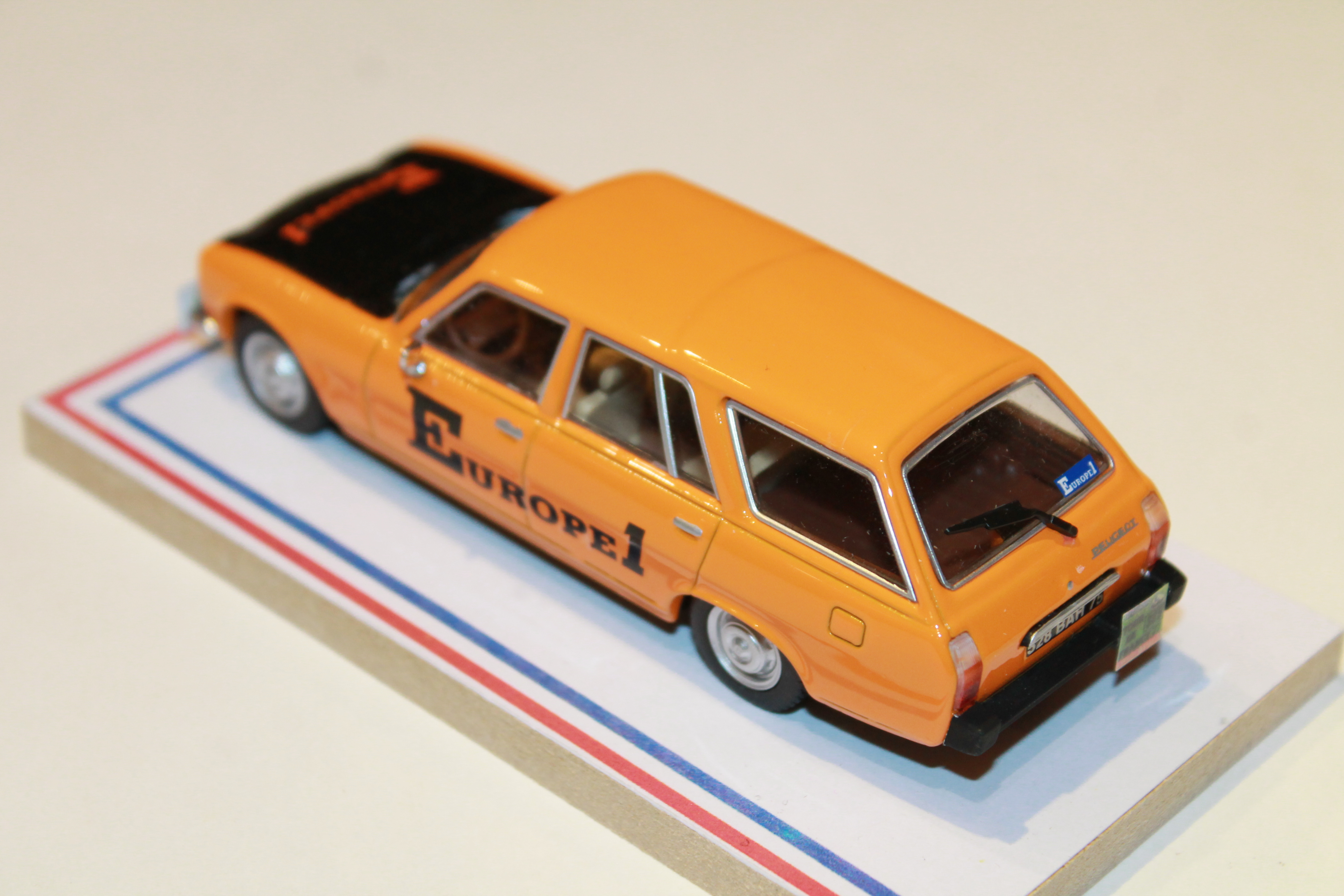 PEUGEOT 504 BREAK EUROPE 1 TDF 1977 AUTORECLAME 1/43°