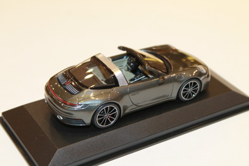 PORSCHE 911-992 TARGA 4S GRISE 2020 MINICHAMPS 1/43°