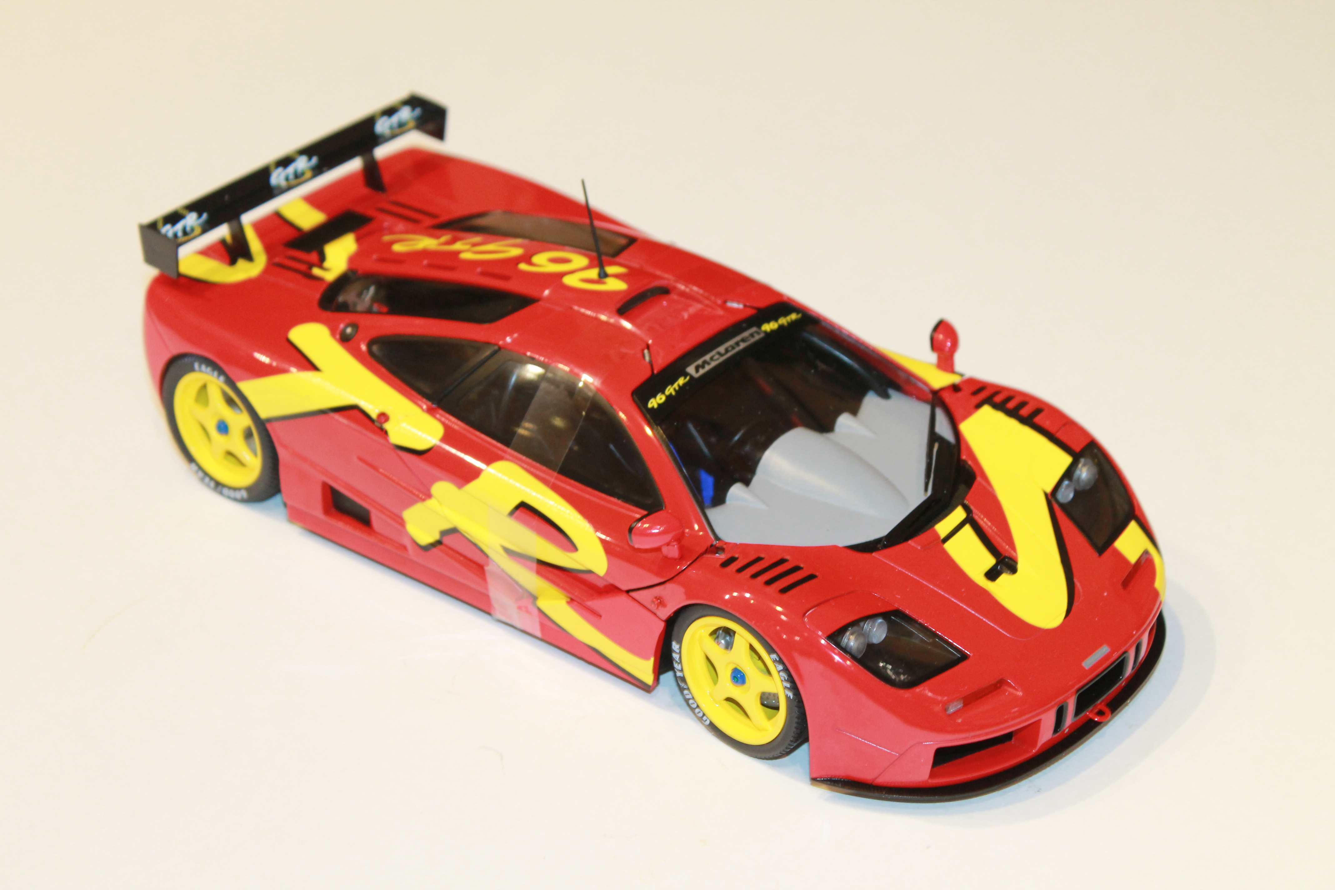 MC LAREN F1 GTR ROUGE 1996 SOLIDO 1/18°