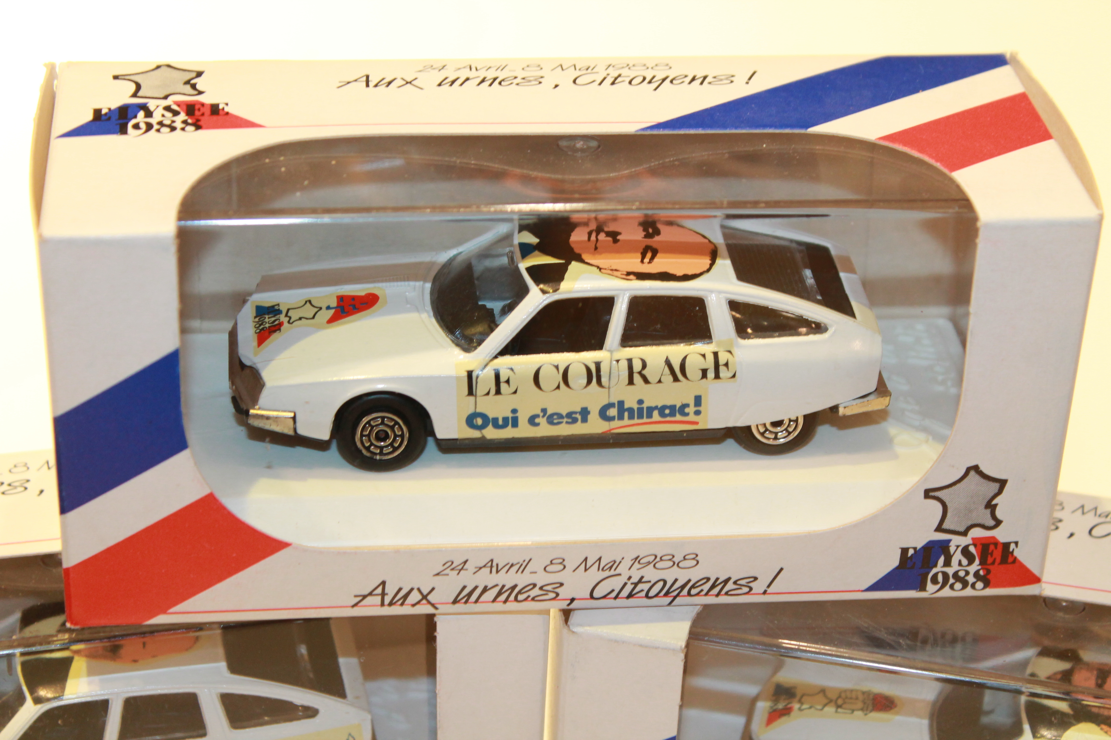 5 VOITURES PRESIDENTIELLES EN BOITE