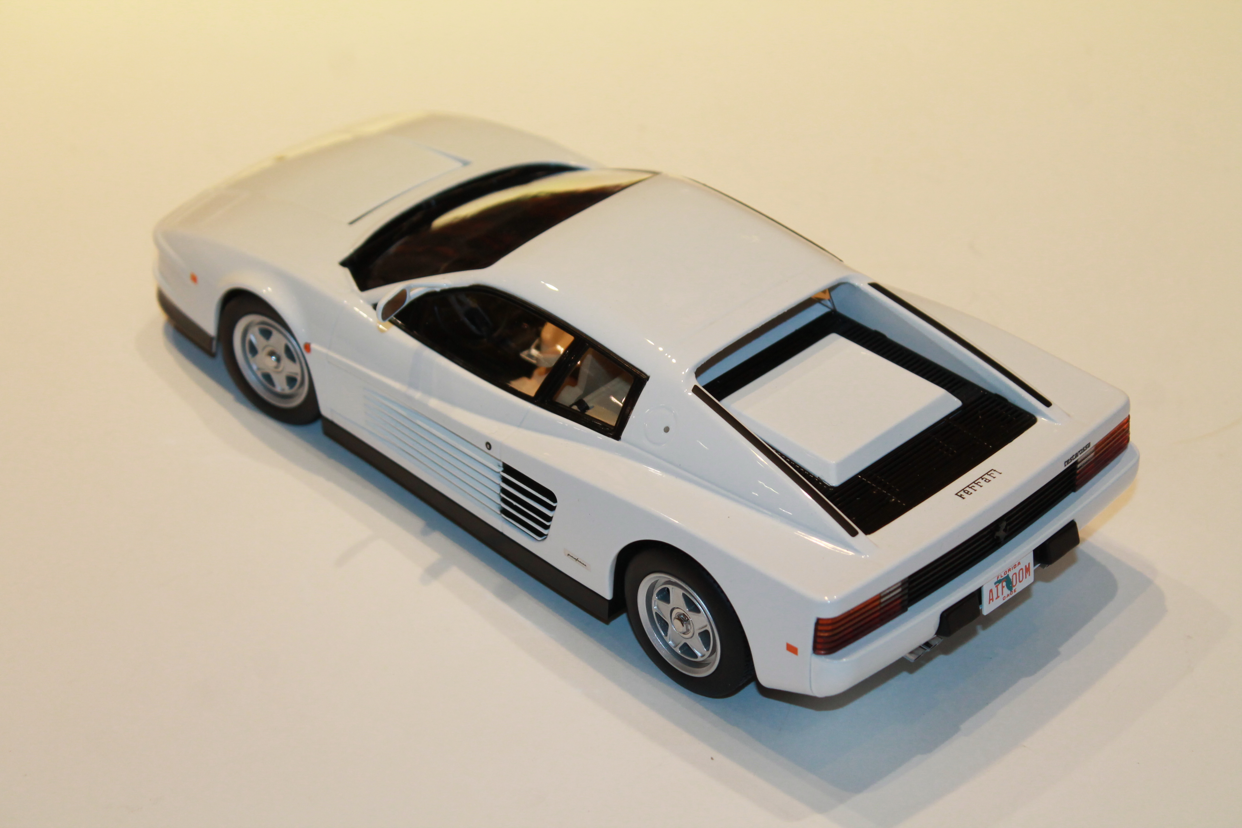 FERRARI TESTAROSSA BLANCHE 1984 KK SCALE 1/18°