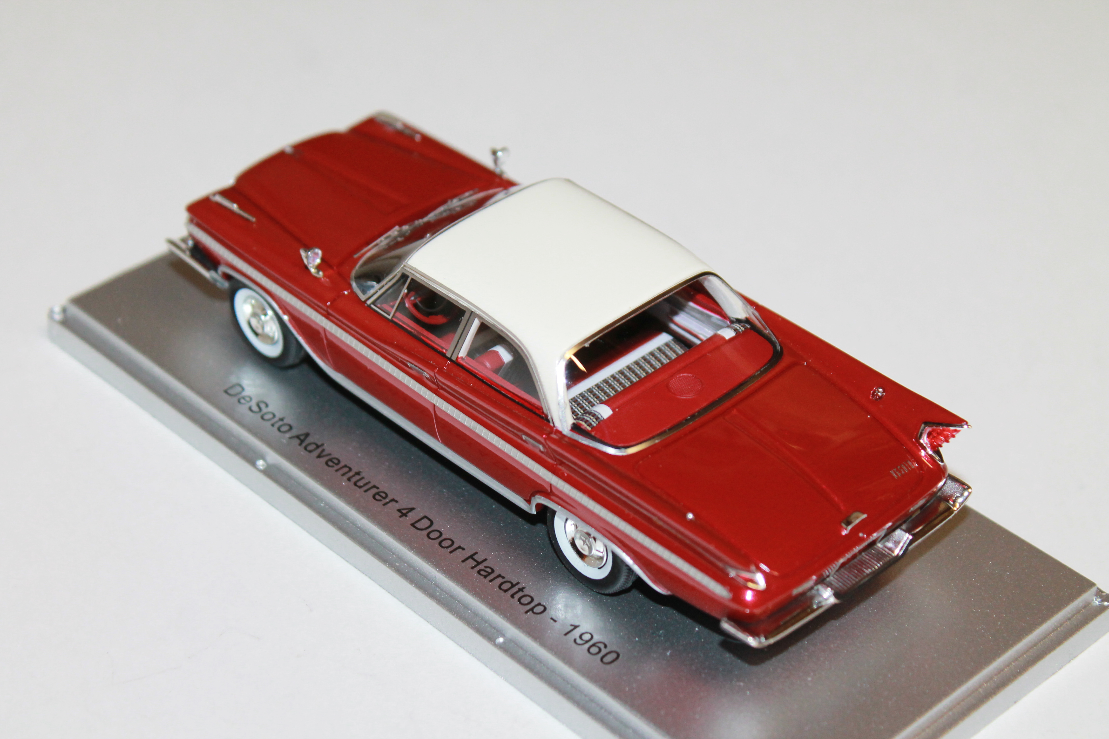 DESOTO ADVENTURER HARDTOP ROUGE 1960 KESS 1/43°