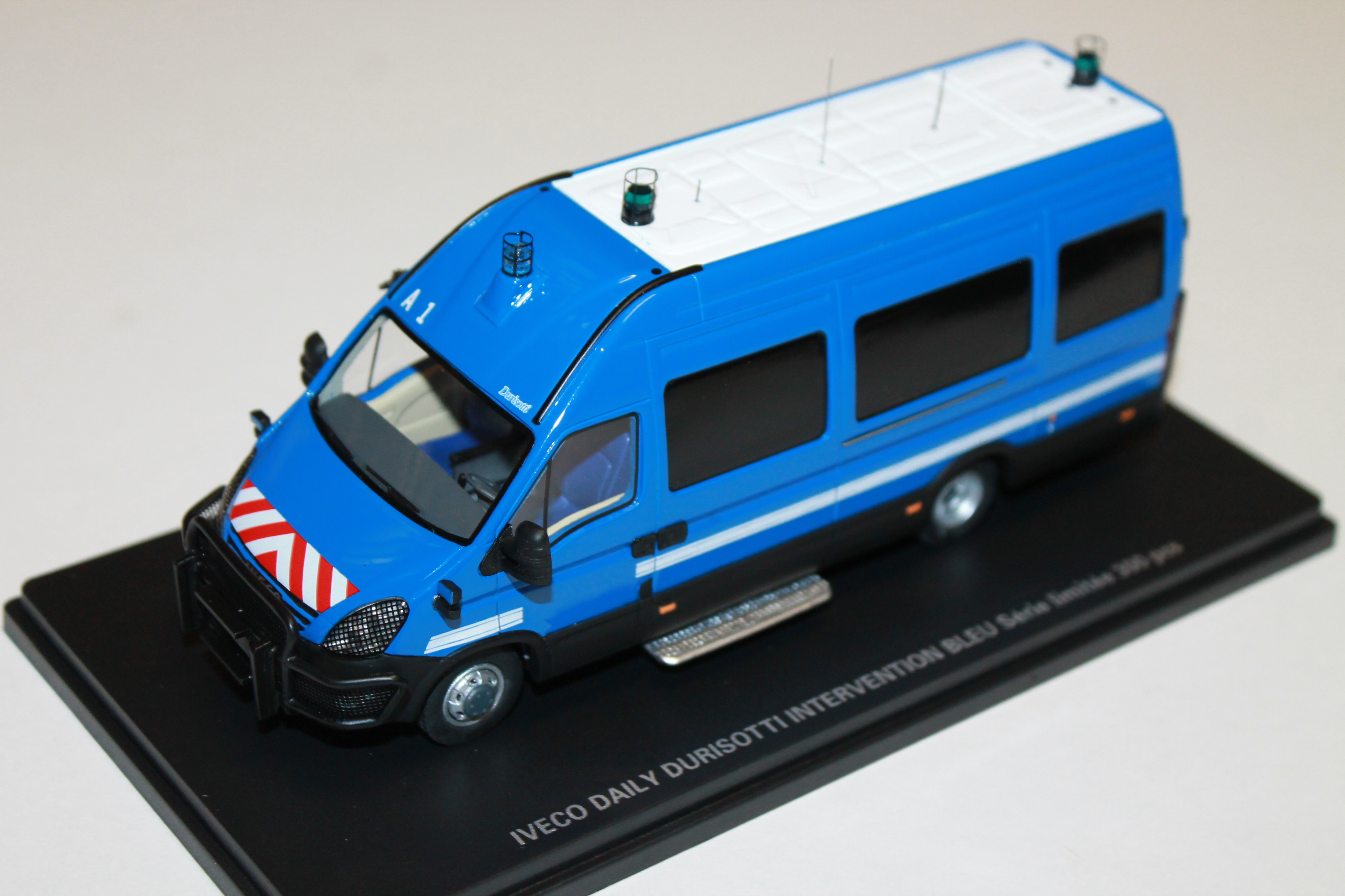 IVECO DAILY DURISOTTI FOURGON INTERVENTION BLEU PERFEX 1/43°