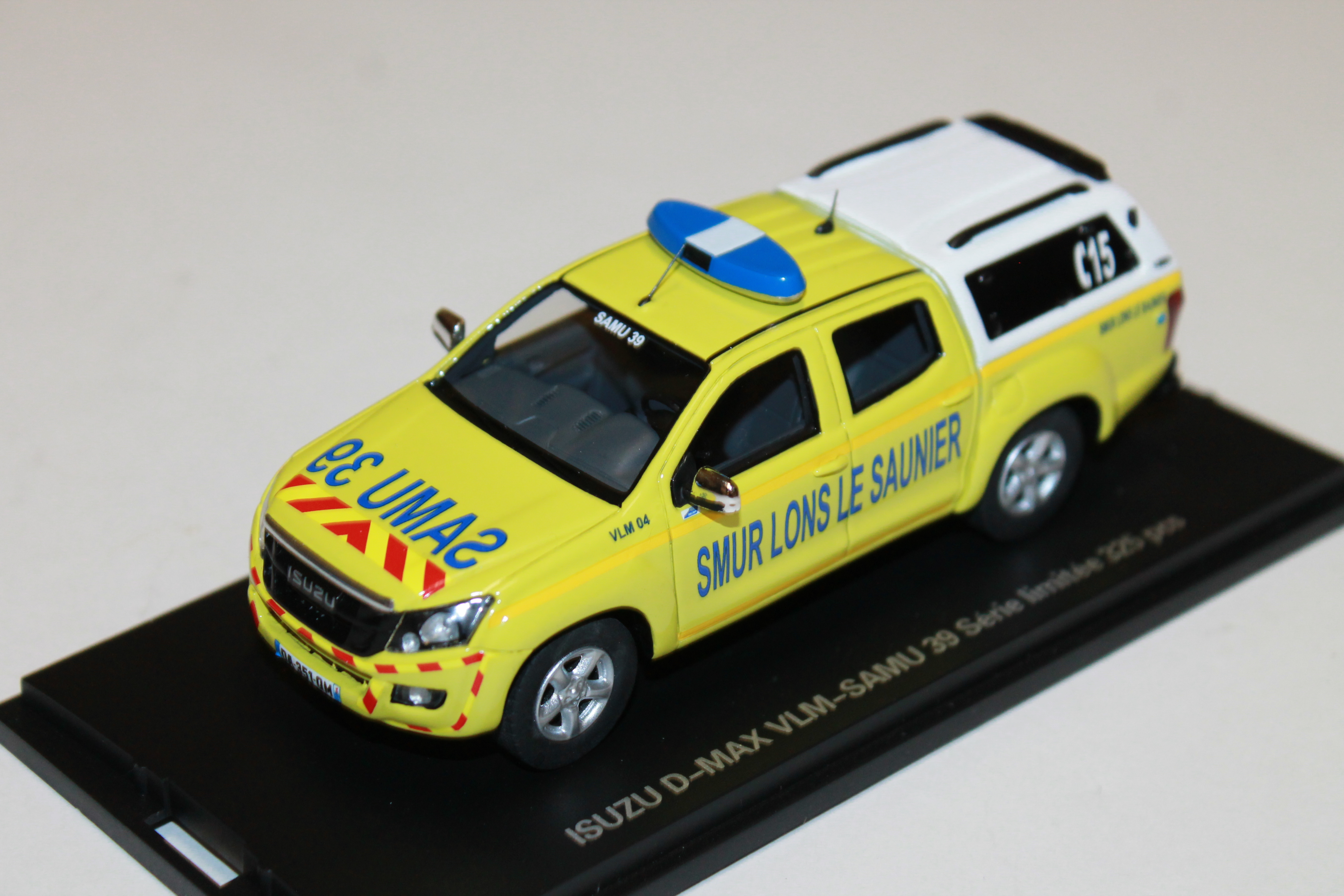 ISUZU D-MAX SAMU "39 LONS LE SAUNIER" ALARME 1/43°