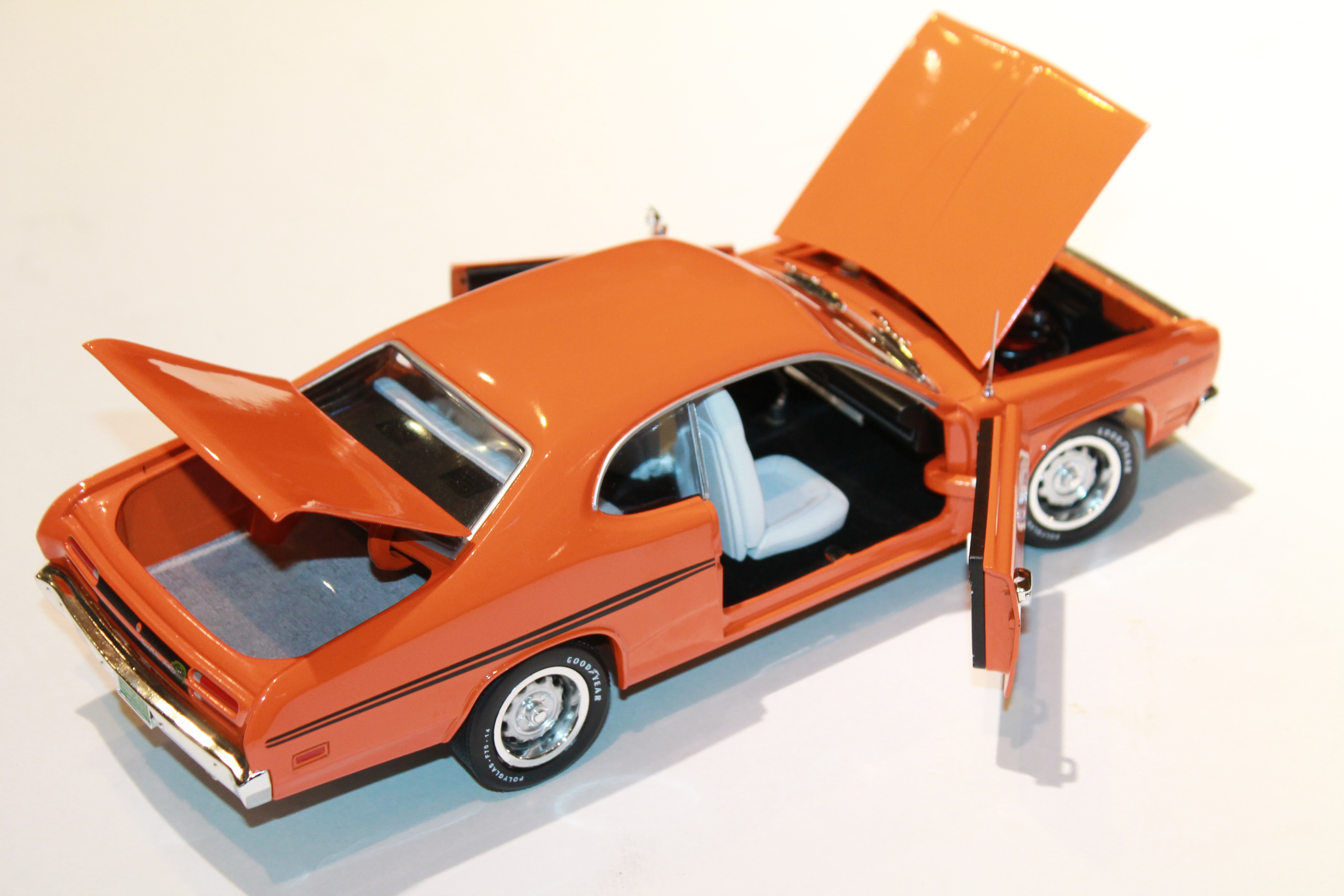 PLYMOUTH DUSTER 340 ORANGE 1970 AUTO WORLD 1/18°