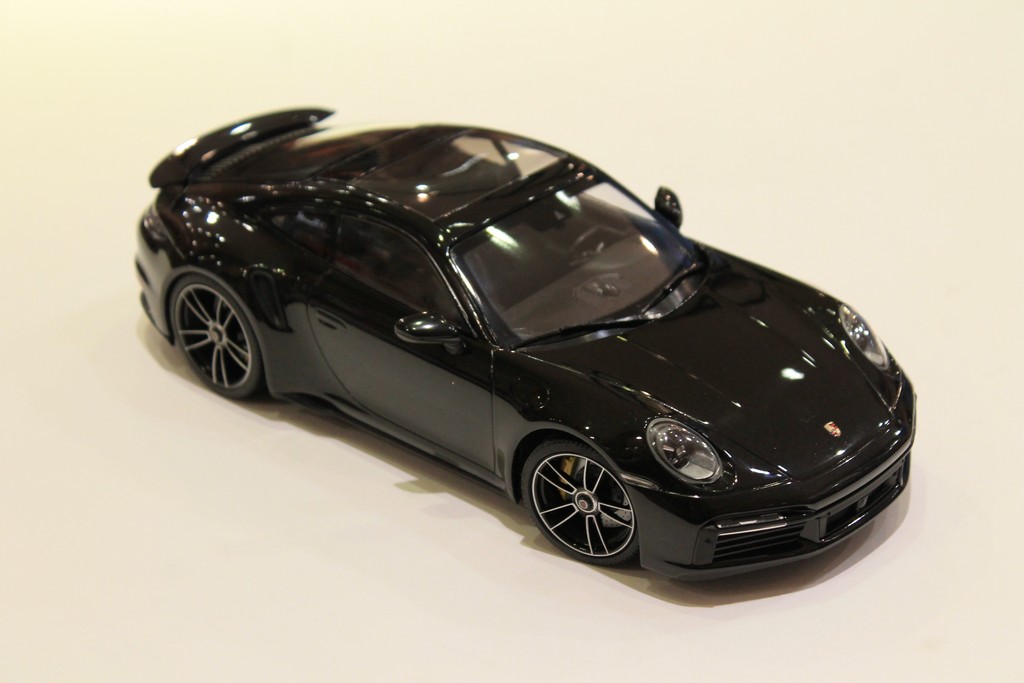 PORSCHE 911 TYPE 992 TURBO S 2020 NOIR MINICHAMPS 1/18°