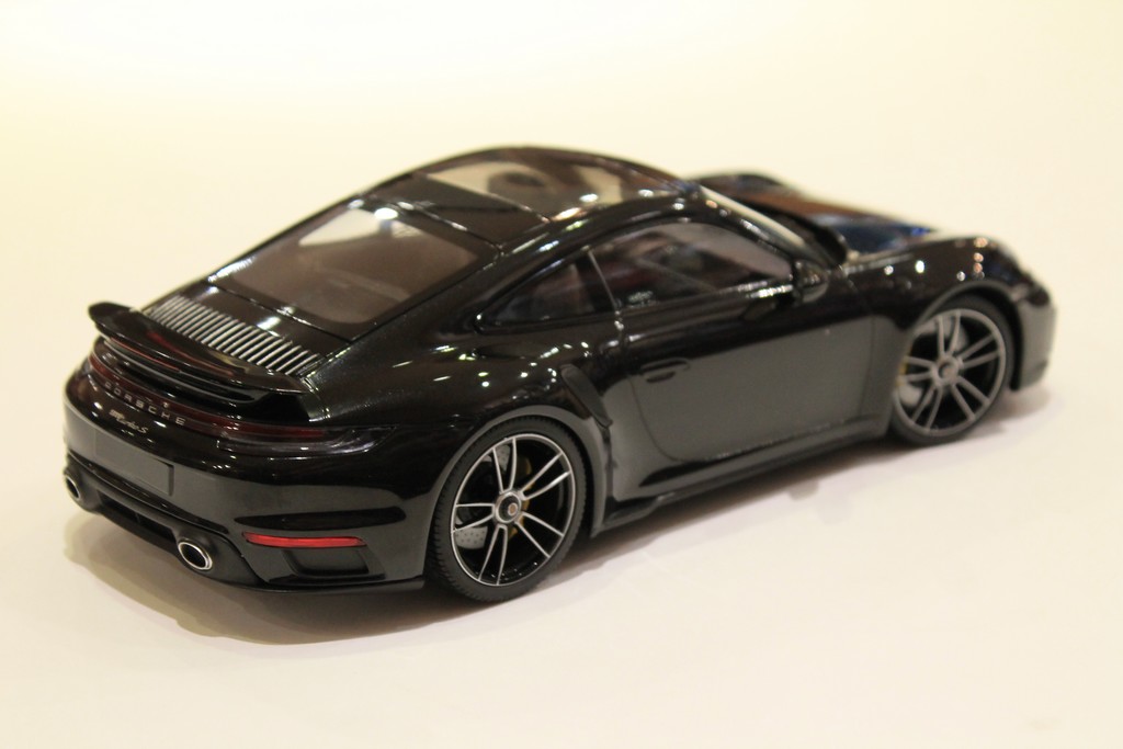 PORSCHE 911 TYPE 992 TURBO S 2020 NOIR MINICHAMPS 1/18°