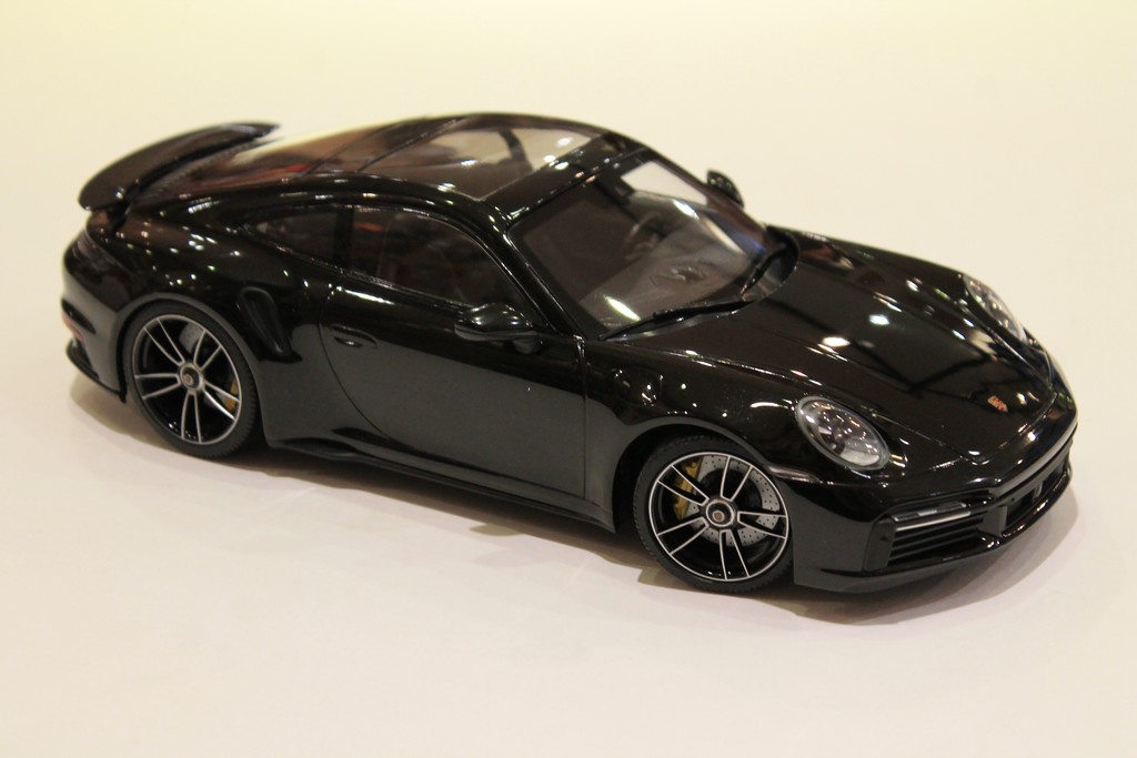 PORSCHE 911 TYPE 992 TURBO S 2020 NOIR MINICHAMPS 1/18°