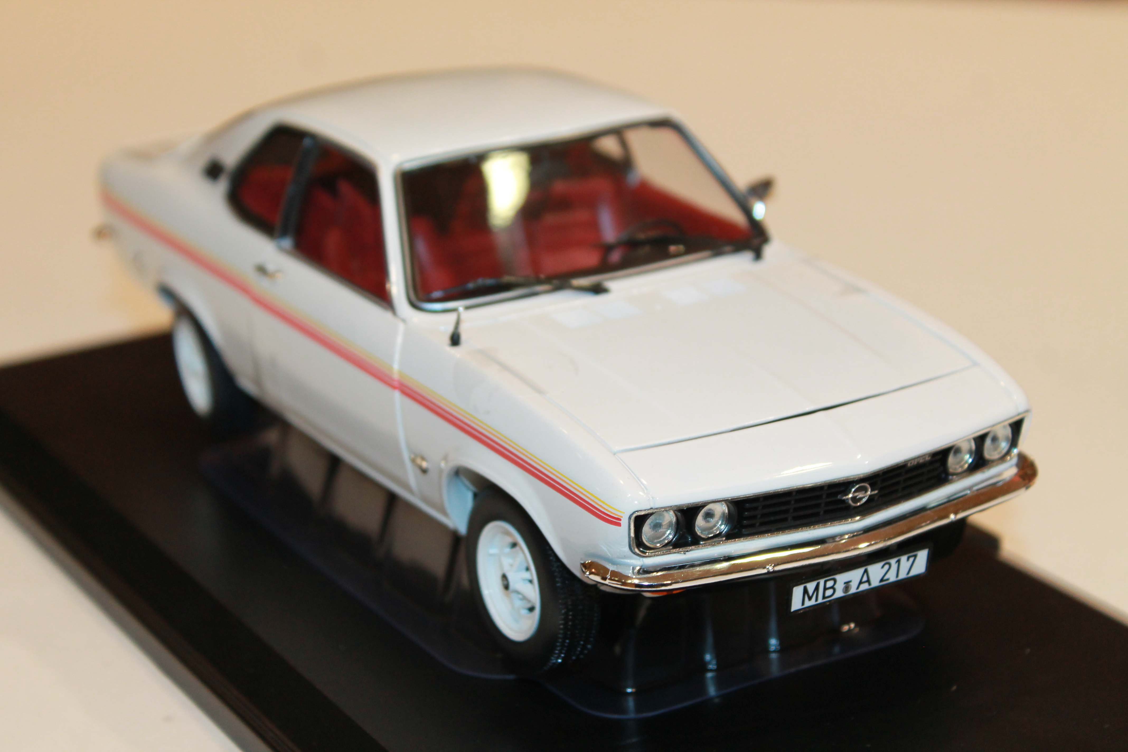 OPEL MANTA SWINGER BLANCHE 1975 NOREV 1/18°