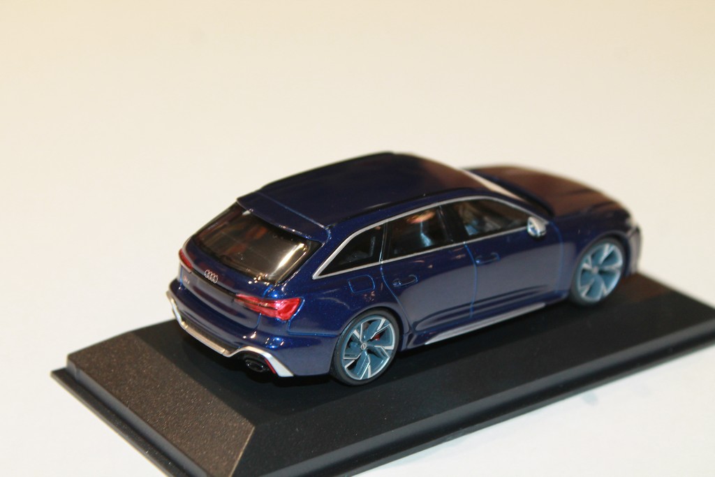 AUDI RS6 AVANT 2020 BLEU MINICHAMPS 1/43°