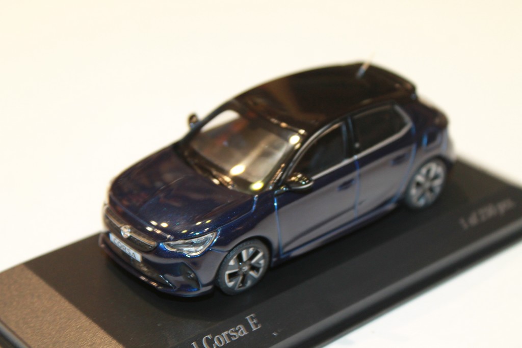 OPEL CORSA E BLUE 2020 MINICHAMPS 1/43°