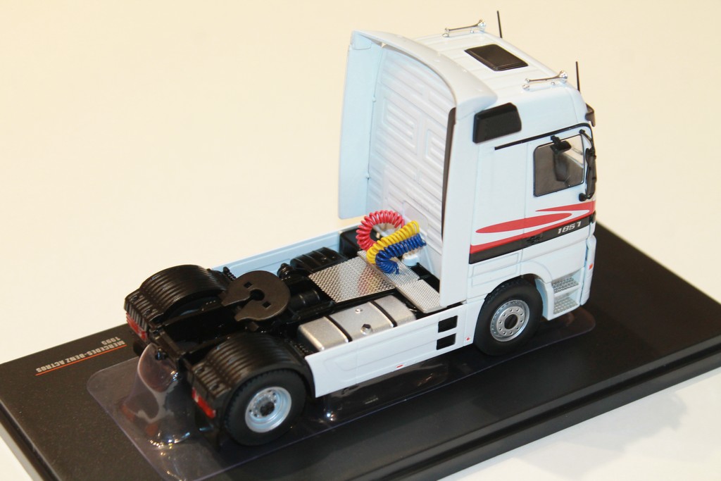 MERCEDES ACTROS 1995 BLANC IXO 1/43°