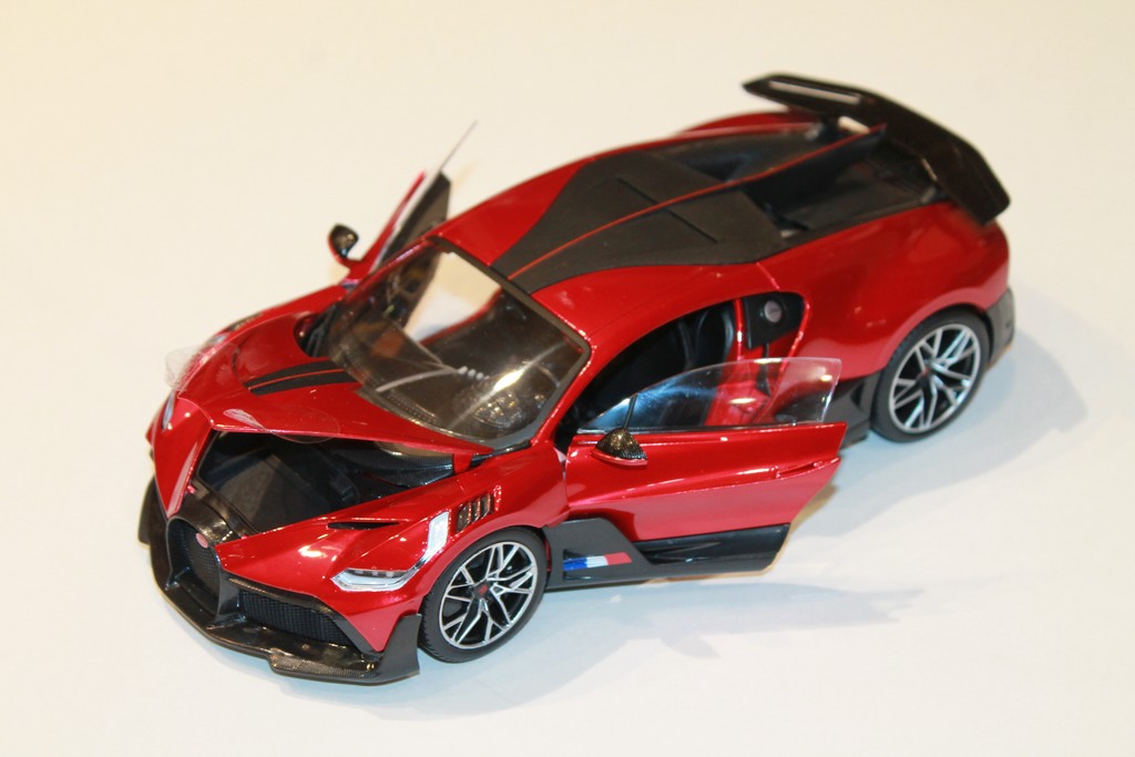 BUGATTI DIVO ROUGE 2019 BURAGO 1/18°