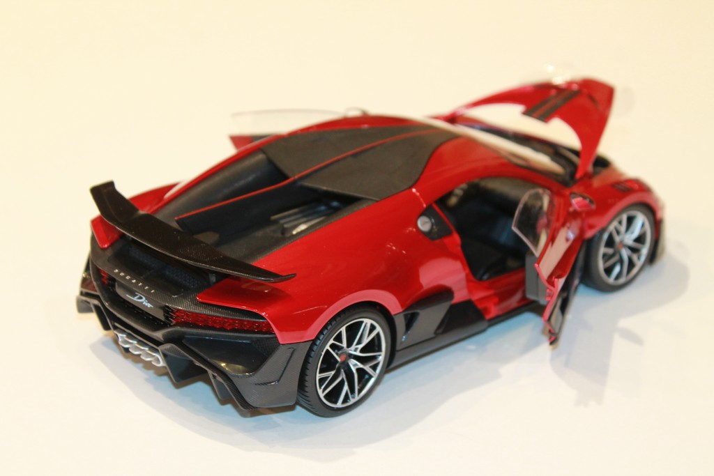 BUGATTI DIVO ROUGE 2019 BURAGO 1/18°