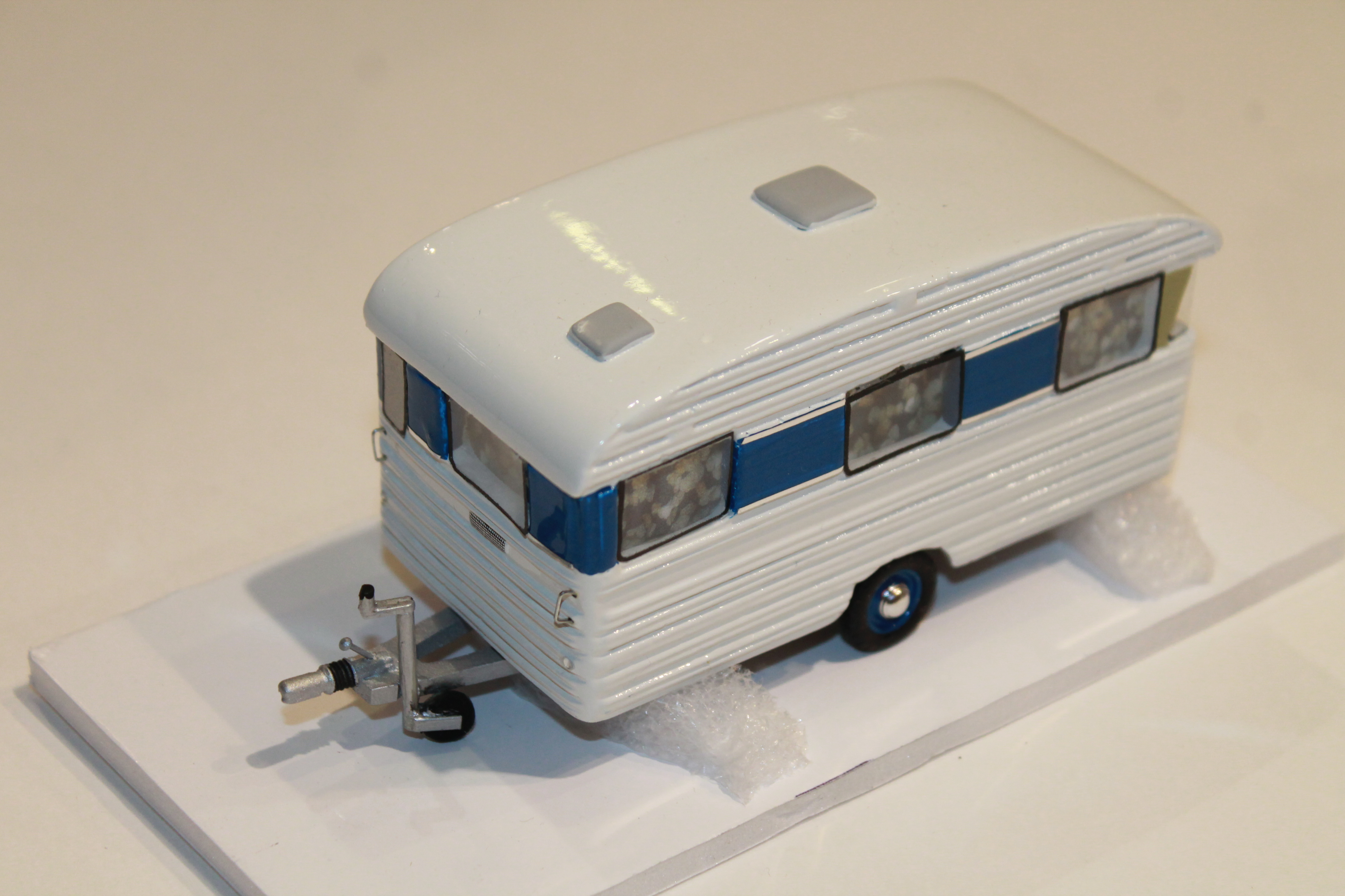 CARAVANE DES ANNEES 60, MODELE EN RESINE, EXCLUSIVITE MINIATURES LYON