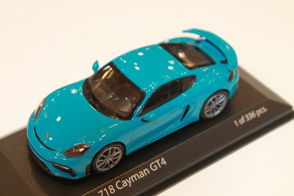 PORSCHE 718 CAYMAN GT4 2020 BLEU MINICHAMPS 1/43°
