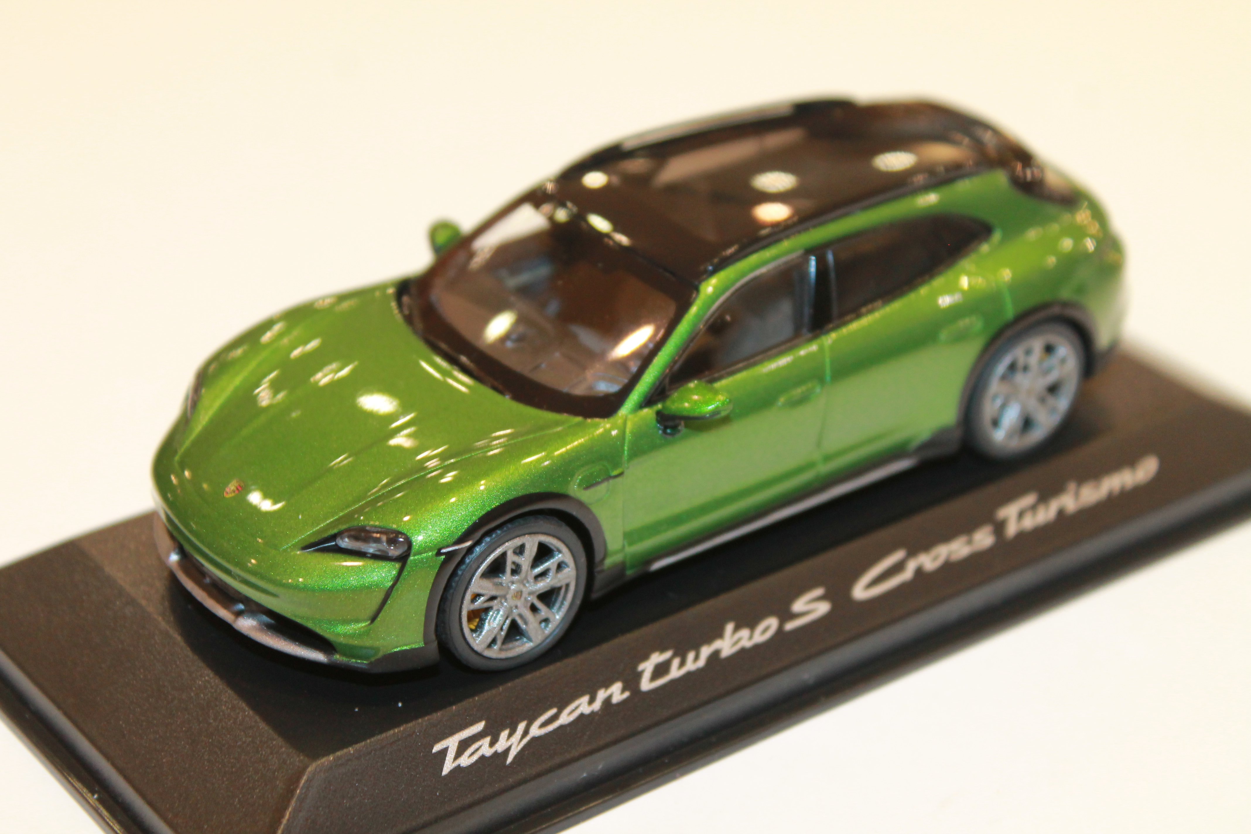 PORSCHE TAYCAN TURBO S CROSS TURISMO VERT 2021 MINICHAMPS 1/43°