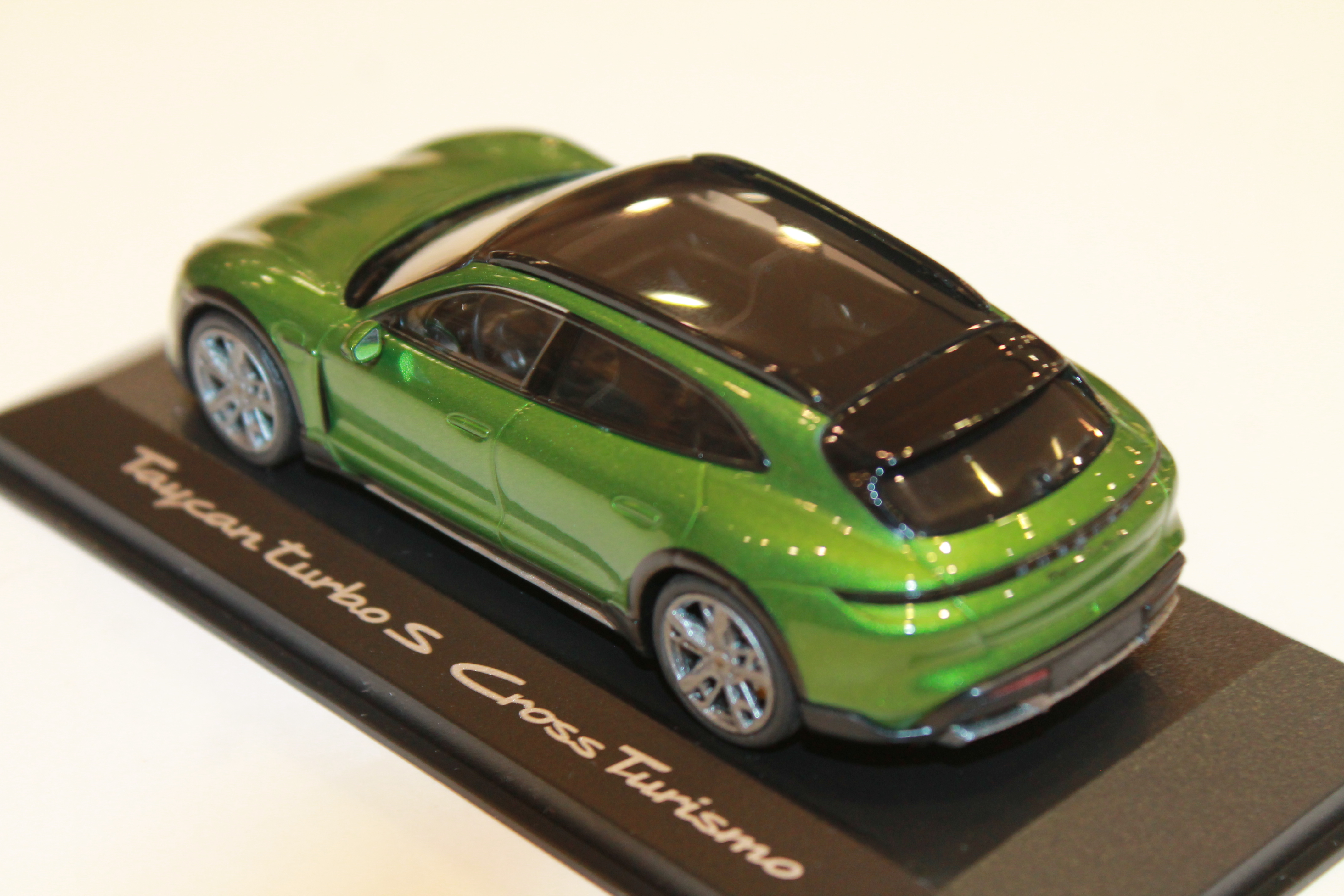 PORSCHE TAYCAN TURBO S CROSS TURISMO VERT 2021 MINICHAMPS 1/43°