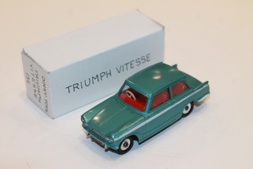 TRIUMPH VITESSE DINKY TOYS 1/43°