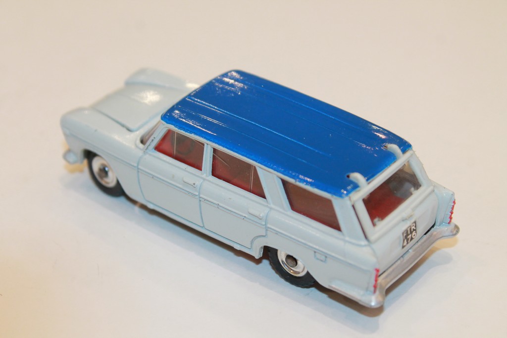 FIAT 2300 STATION WAGON DINKY TOYS 1/43°