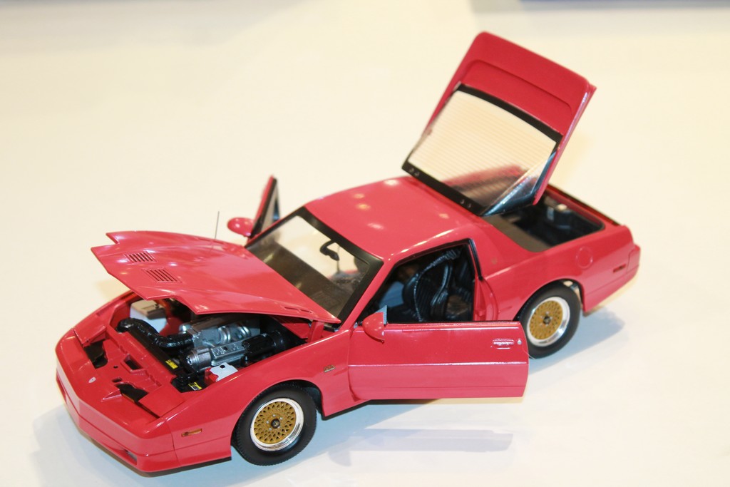 PONTIAC TRANS AM GTA 1988 ROUGE GREENLIGHT 1/18°