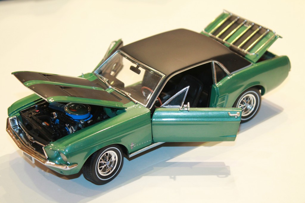 FORD MUSTANG COUPE "SKI COUNTRY SPECIAL" 1967 GRENLIGHT 1/18°