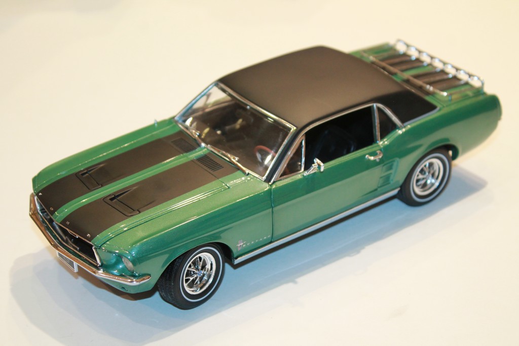 FORD MUSTANG COUPE "SKI COUNTRY SPECIAL" 1967 GRENLIGHT 1/18°