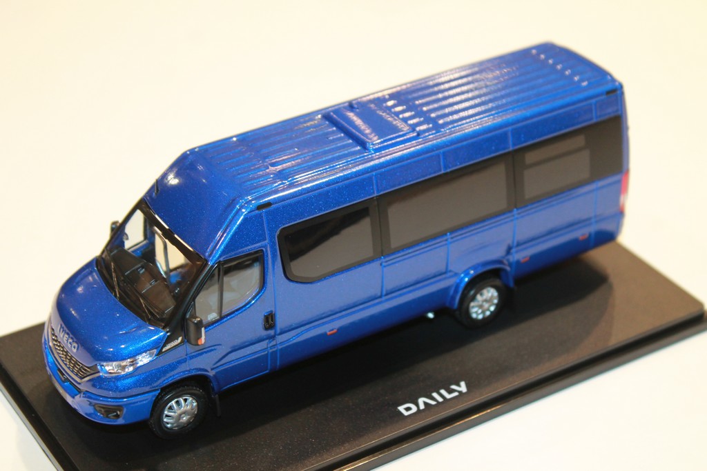 IVECO DAILY MINIBUS TOURYS BLEU ELIGOR 1/43°