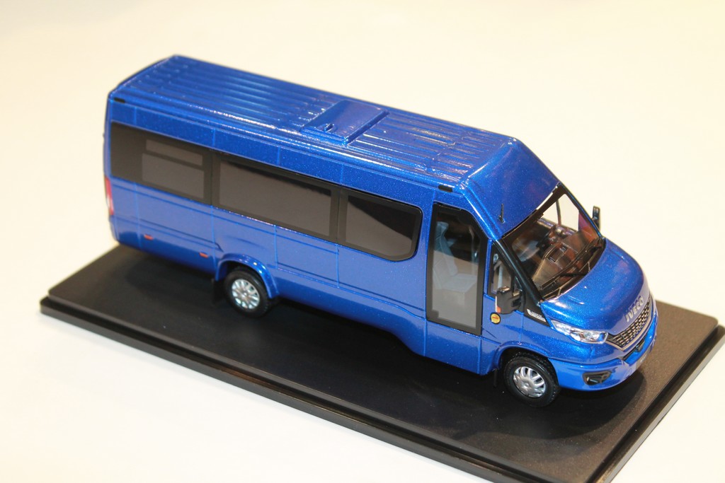 IVECO DAILY MINIBUS TOURYS BLEU ELIGOR 1/43°