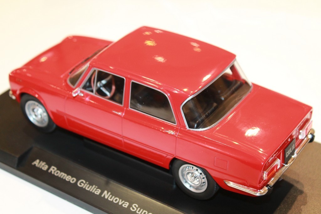 ALFA ROMEO GIULIA NUOVA SUPER ROUGE 1974 MODEL CAR 1/18°