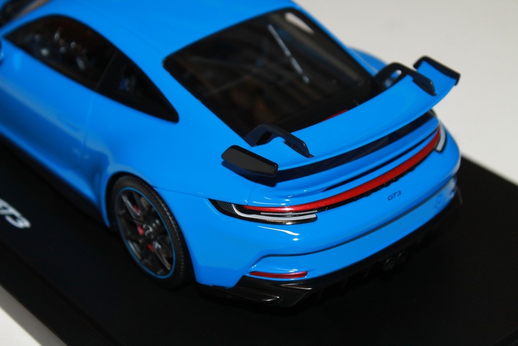 PORSCHE 911 GT3 992 BLEU 2021 SPARK 1/18°