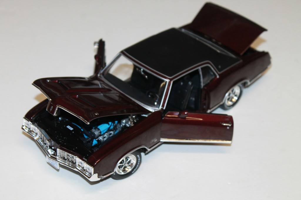 OLDSMOBILE CUTLASS SX 1970 AUTO WORLD 1/18°