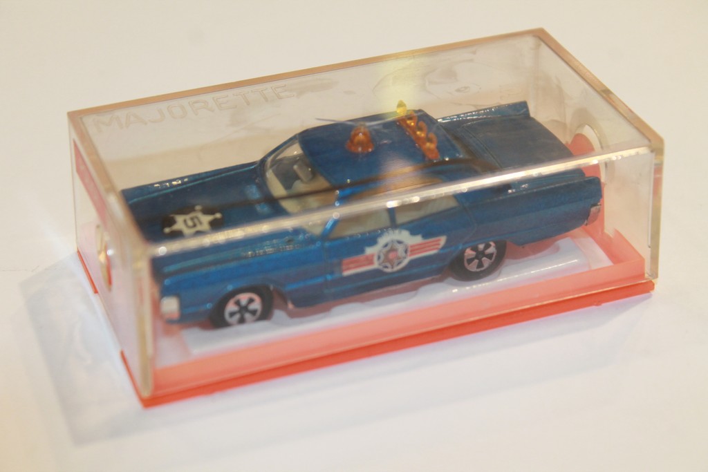 PLYMOUTH POLICE MAJORETTE 1/66°