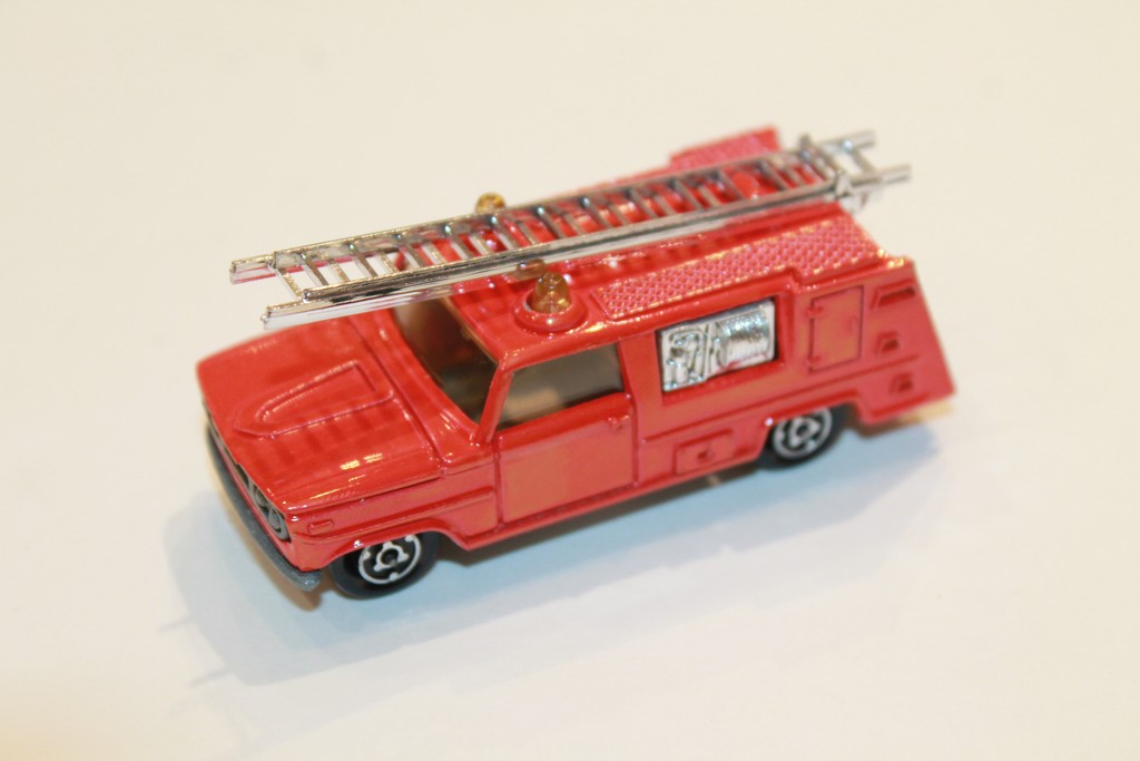 CAMION POMPIER MAJORETTE 1/66°