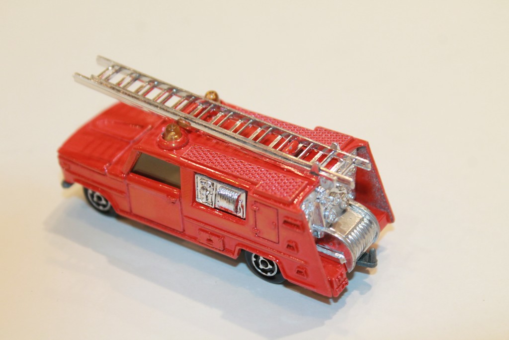 CAMION POMPIER MAJORETTE 1/66°