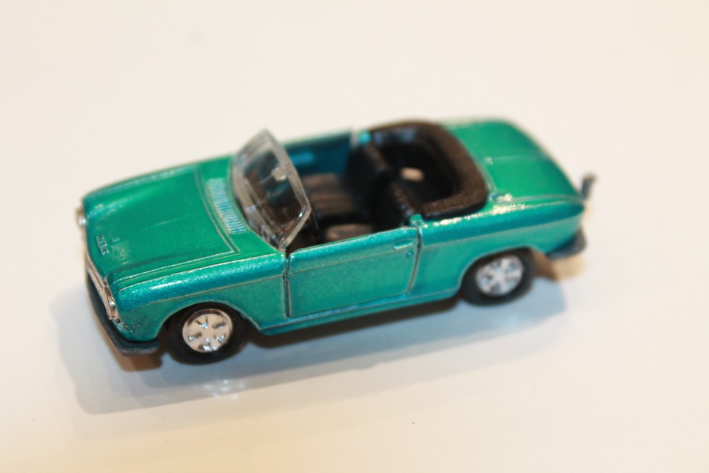 PEUGEOT 204 C BLEU MAJORETTE 1/66°