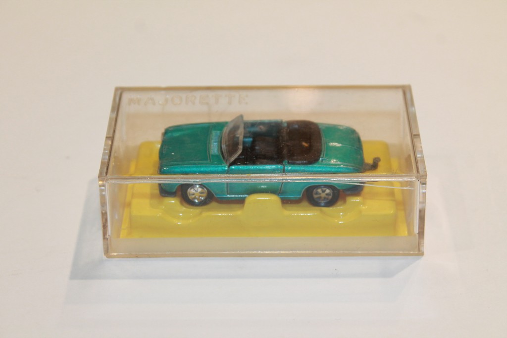 PEUGEOT 204 C BLEU MAJORETTE 1/66°