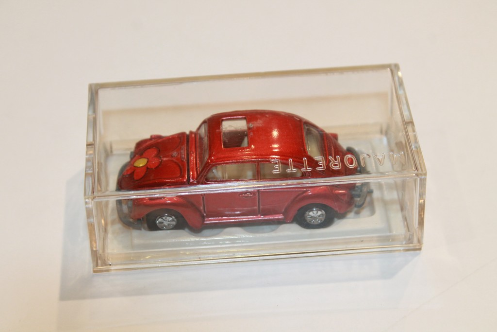VOLKSWAGEN 1302 ROUGE MAJORETTE 1/66°