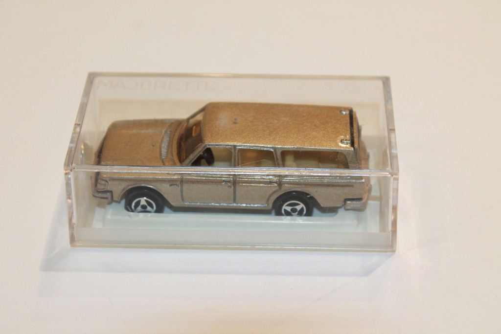 VOLVO 245 DL OR MAJORETTE 1/66°