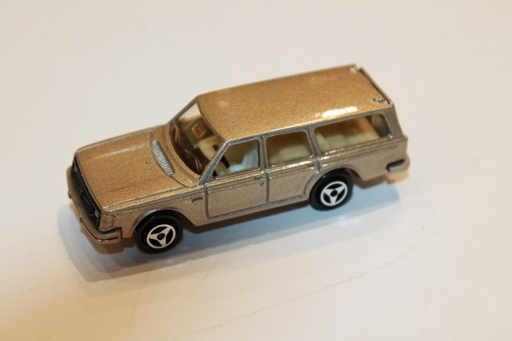 VOLVO 245 DL OR MAJORETTE 1/66°