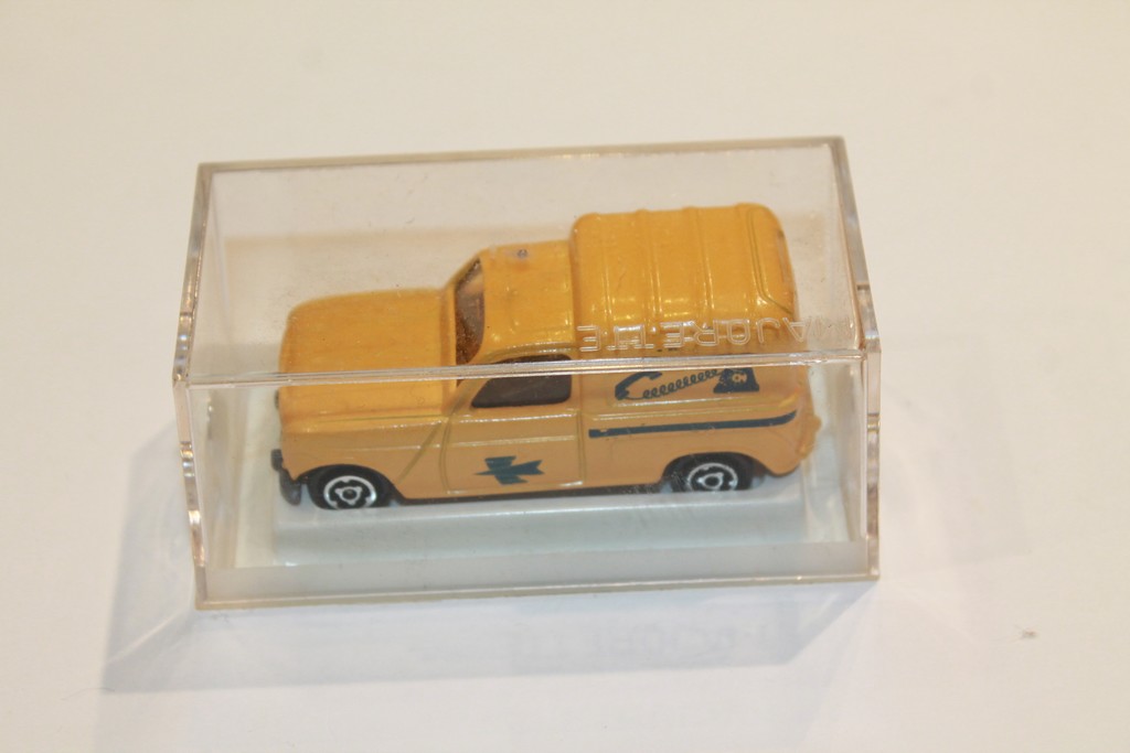 RENAULT 4 LA POSTE MAJORETTE 1/66°