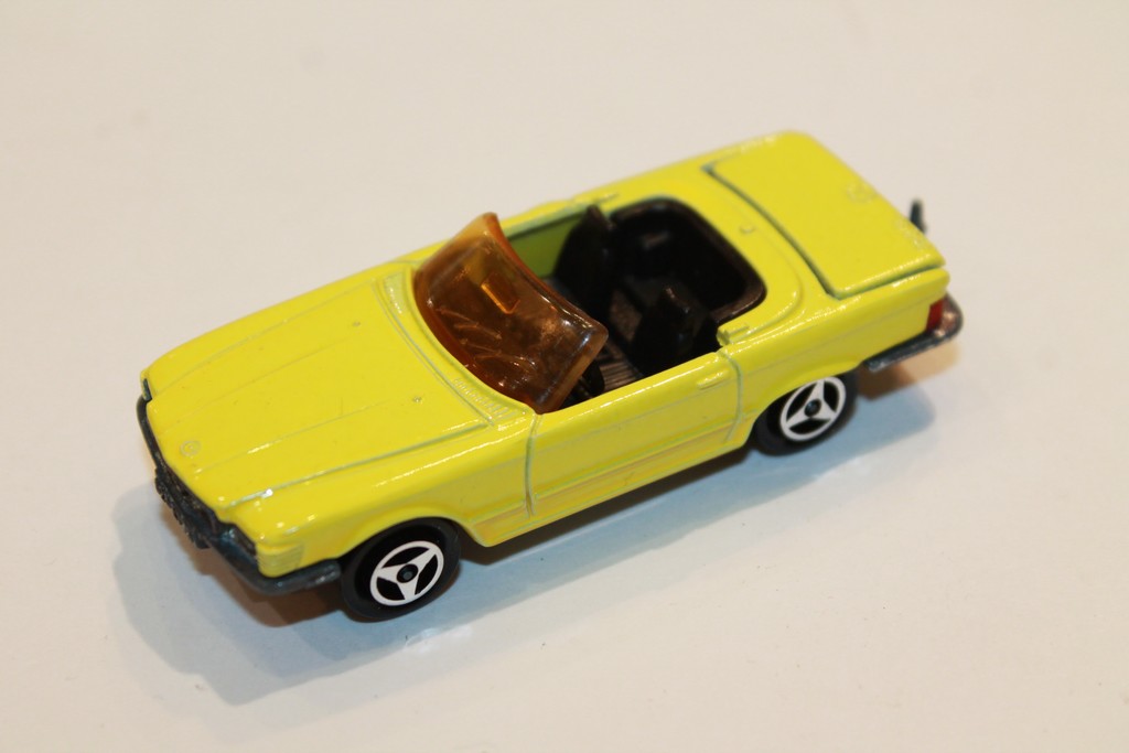 MERCEDES 350 SL JAUNE MAJORETTE 1/66°