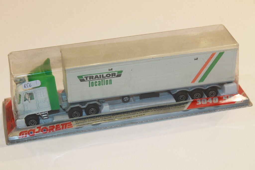 CAMION SEMI "TRAILOR LOCATION" MAJORETTE 1/66°